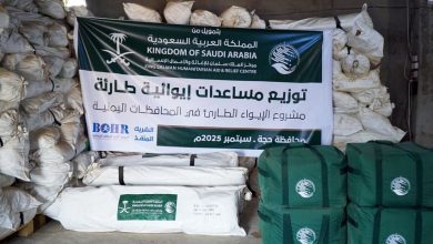 مركز الملك سلمان للإغاثة يوزّع خيام وحقائب إيواء للمتضررين من السيول بمحافظة حجة