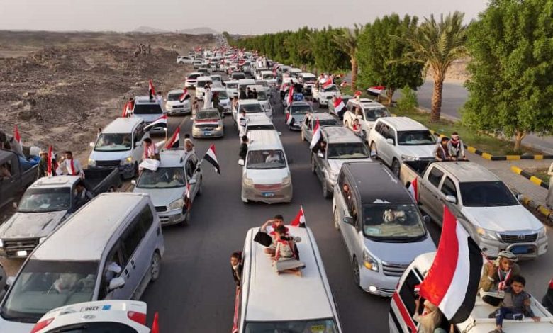 مسيرات جماهيرية ضخمة تجوب شوارع مدينة مأرب احتفاءً بالعيد الوطني الـ63 لثورة 26 سبتمبر