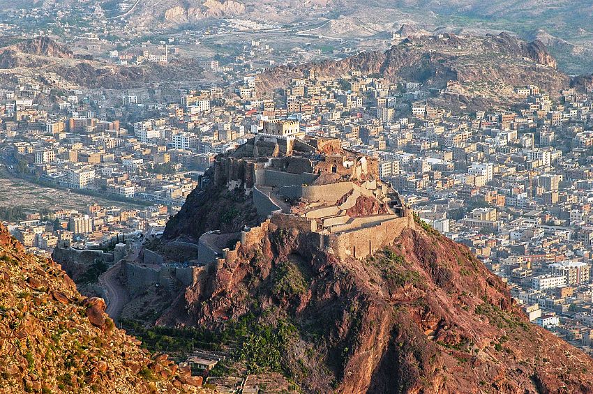 مقتل ٤ من عناصر مليشيات الحوثي الارهابية شرق تعز