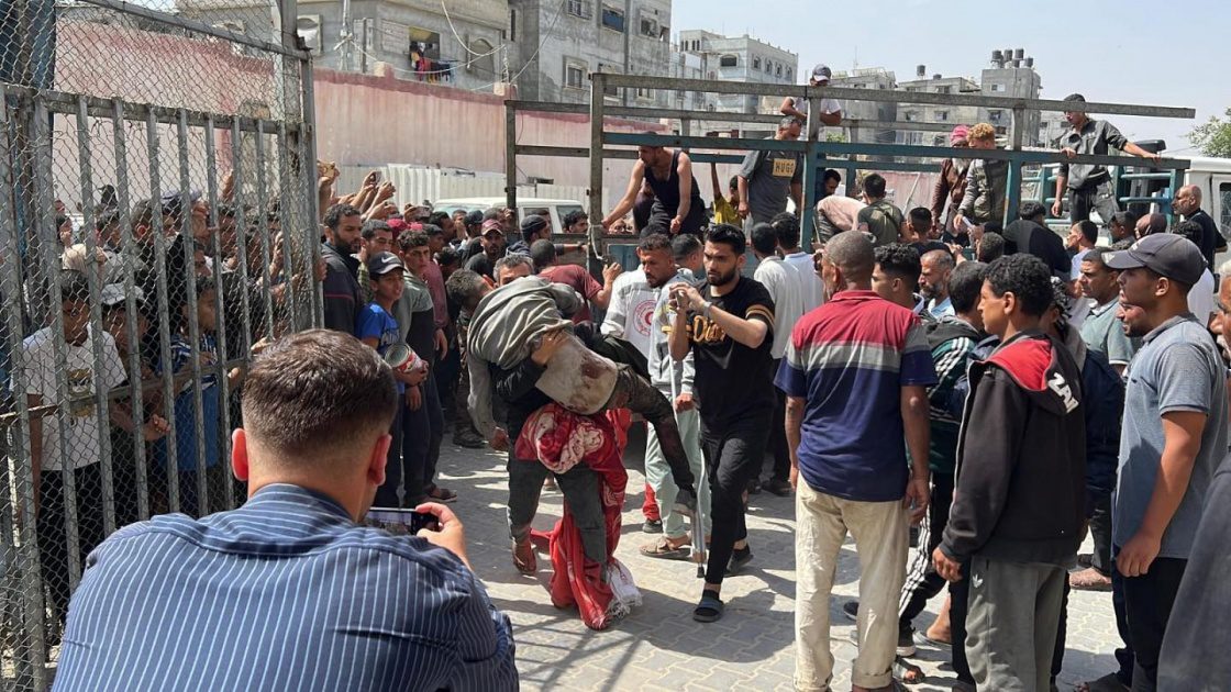 13 شهيدا وإصابات جراء قصف طائرات الاحتلال خيمة تؤوي نازحين بالنصيرات