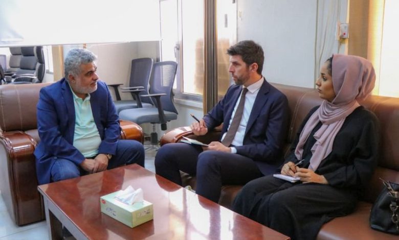 نائب وزير التخطيط يبحث مع مسؤول بعثة الاتحاد الأوروبي دعم الأمن الغذائي والتنمية في اليمن