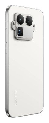 هاتف Realme GT 8 Pro يظهر في صور حقيقية مع تصميم كاميرا شبيه بوجه روبوت