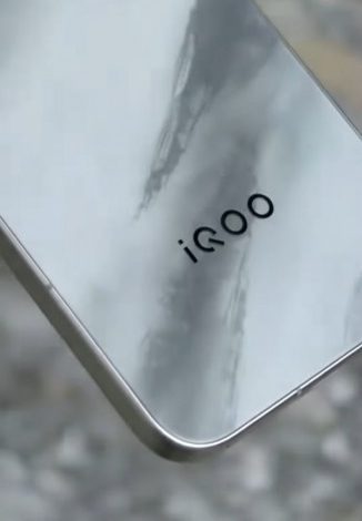 هاتف iQOO 15 يأتي بظهر متغير الألوان