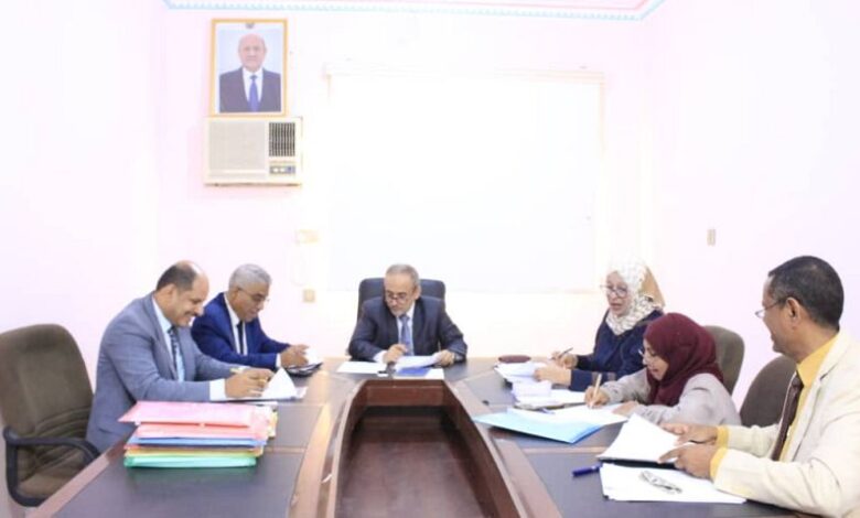وزير التعليم العالي يترأس اجتماعاً للجنة مراجعة البرامج والكليات في الجامعات