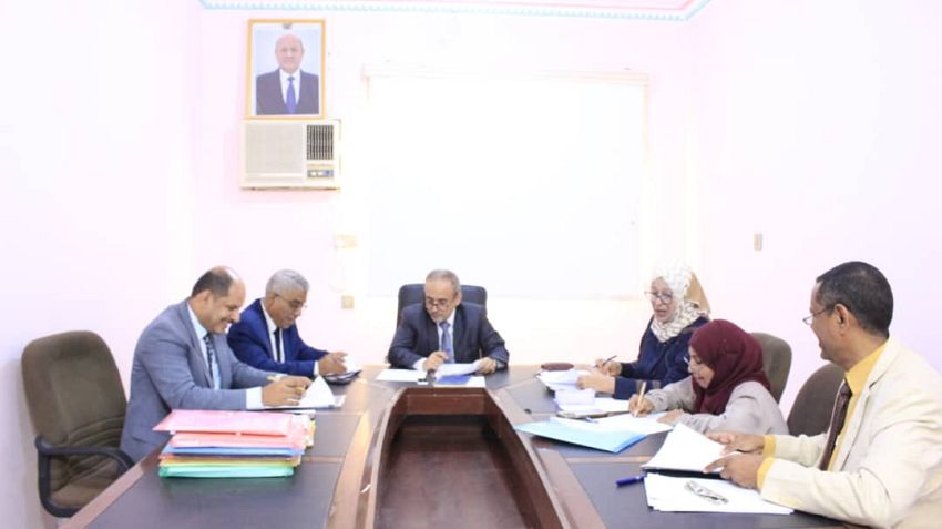 وزير التعليم العالي يترأس اجتماعاً للجنة مراجعة البرامج والكليات في الجامعات