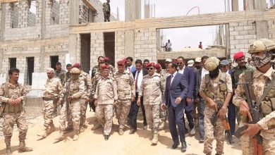 وزير الدفاع يزور مستشفى الشيخ محمد بن زايد ومشروعي كلية الطب والطاقة الشمسية في شبوة