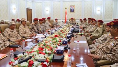 وزير الدفاع يعقد اجتماعا موسعا بقيادة وزارة الدفاع ورؤساء الهيئات ومدراء الدوائر