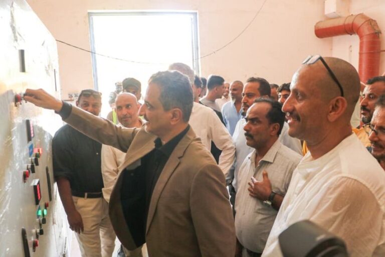 وزير الدولة محافظ عدن يدشن مشروع اعادة تأهيل محطة ضخ مياه الصرف الصحي