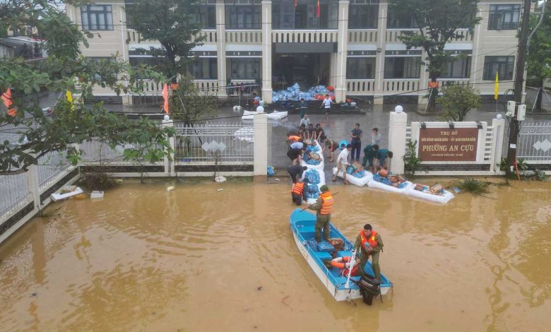 ارتفاع وفيات سيول فيتنام إلى 13 وفقدان 11 آخرين (فيديو)