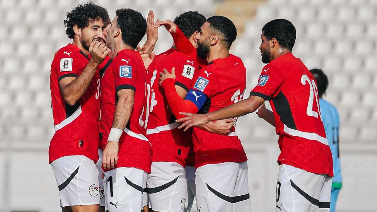 مشهد نادر.. محمد صلاح يرقص في غرفة ملابس منتخب مصر (فيديو)