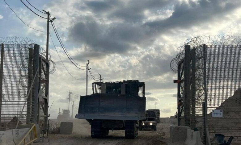 جيش الاحتلال يسحب معداته ويتمركز في نقاط جديدة بغزة