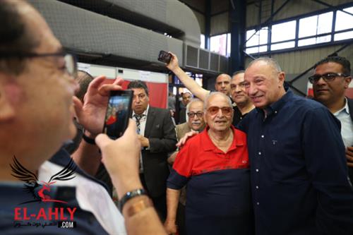 فيديو... شاهد لحظات وصول الخطيب لمقر انتخابات الأهلي للإدلاء بصوته