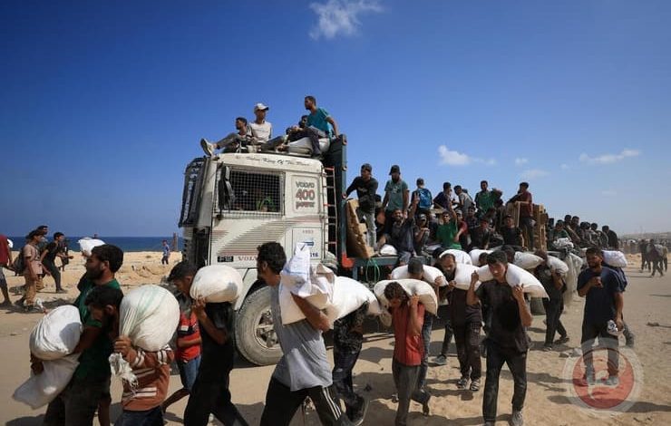 دخول 986 شاحنة مساعدات فقط إلى قطاع غزة منذ بدء سريان الاتفاق