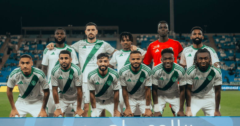 التعادل السلبي يحسم الشوط الأول بين الأهلي والرياض