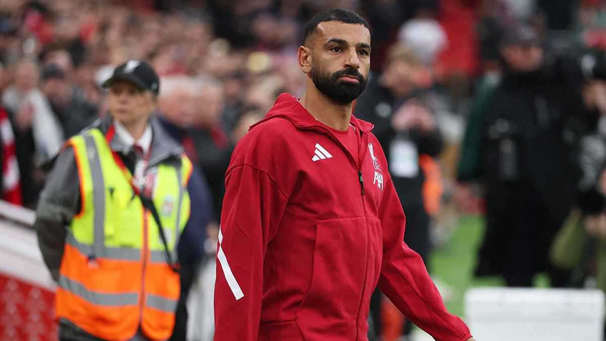 هدية سيئة.. نجم الأهلي السعودي يرد على زوجته عبر إنستغرام (صورة)
