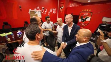 توروب يتابع المران من خارج الملعب ويجتمع مع الأجهزة الفنية