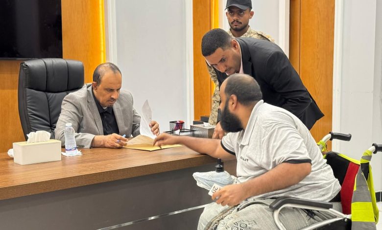 اخبار-حضرموت-|-محافظ-#حضرموت-يلتقي-#المواطنين-ويستمع-لقضاياهم-ويصدر-توجيهات-فورية-بتخليص-معاملات-أكثر-من-600-مواطن