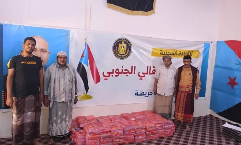 اخبار-حضرموت-|-انتقالي-حريضة-يدشّن-توزيع-الحقائب-المدرسية-على-الطلاب