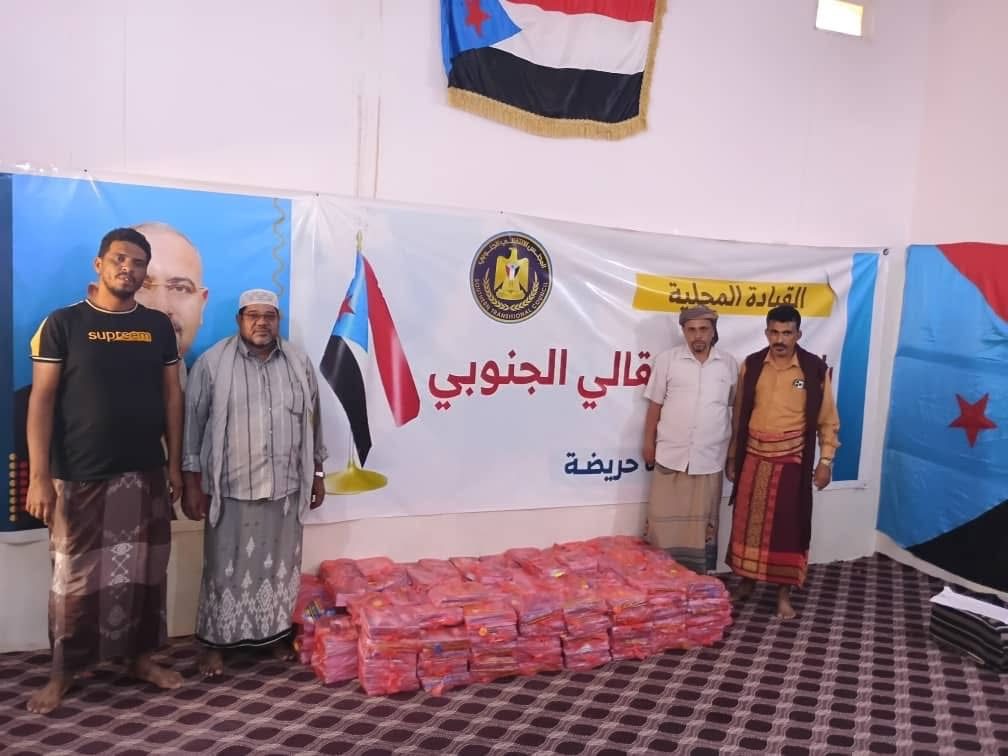 اخبار-حضرموت-|-انتقالي-حريضة-يدشّن-توزيع-الحقائب-المدرسية-على-الطلاب
