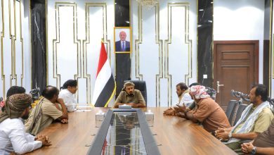 اخبار-حضرموت-|-محافظ-#حضرموت-يبحث-مع-قيادات-عدد-من-الجمعيات-السمكية-بالريدة-وقصيعر-سُبل-تنظيم-عملية-الاصطياد-والحفاظ-على-الثروة-#السمكية