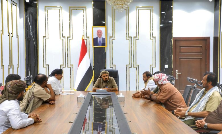 اخبار-حضرموت-|-محافظ-#حضرموت-يبحث-مع-قيادات-عدد-من-الجمعيات-السمكية-بالريدة-وقصيعر-سُبل-تنظيم-عملية-الاصطياد-والحفاظ-على-الثروة-#السمكية