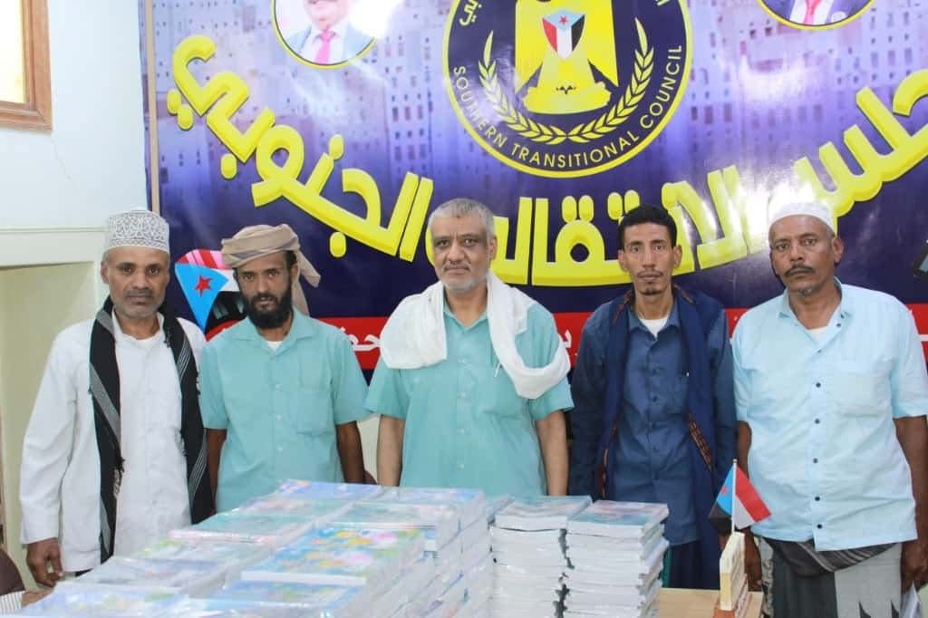 اخبار-حضرموت-|-انتقالي-#شبام-يدشّن-توزيع-مستلزمات-مدرسية-على-طلاب-الأسر-المحتاجة-بالمديرية
