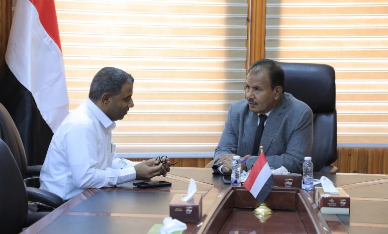 اخبار-حضرموت-|-الوكيل-العامري-يطّلع-على-جهود-تطوير-خدمات-الاتصالات-بوادي-حضرموت-والصحراء