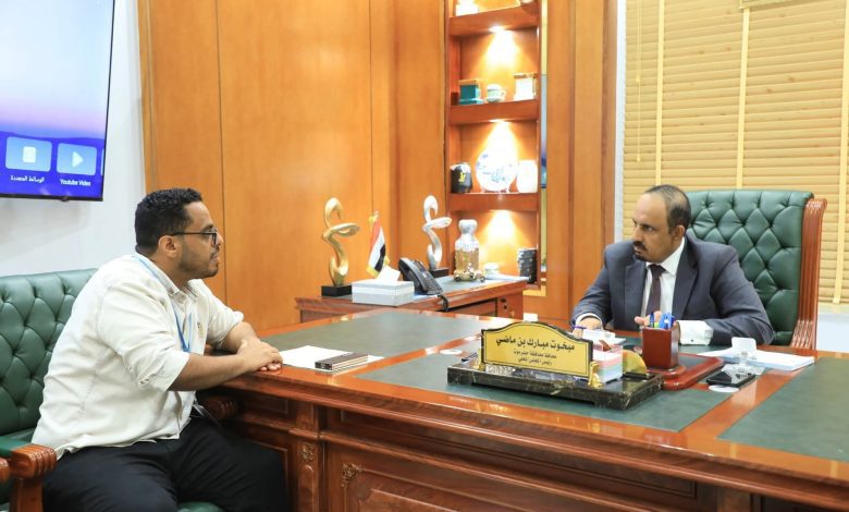 اخبار-حضرموت-|-محافظ-#حضرموت-يبحث-مع-منسق-الـ-“undp”-مستجدات-مشاريع-التنمية-واقتراب-الانتهاء-من-مركز-صادرات-#الأسماك-بالمكلا