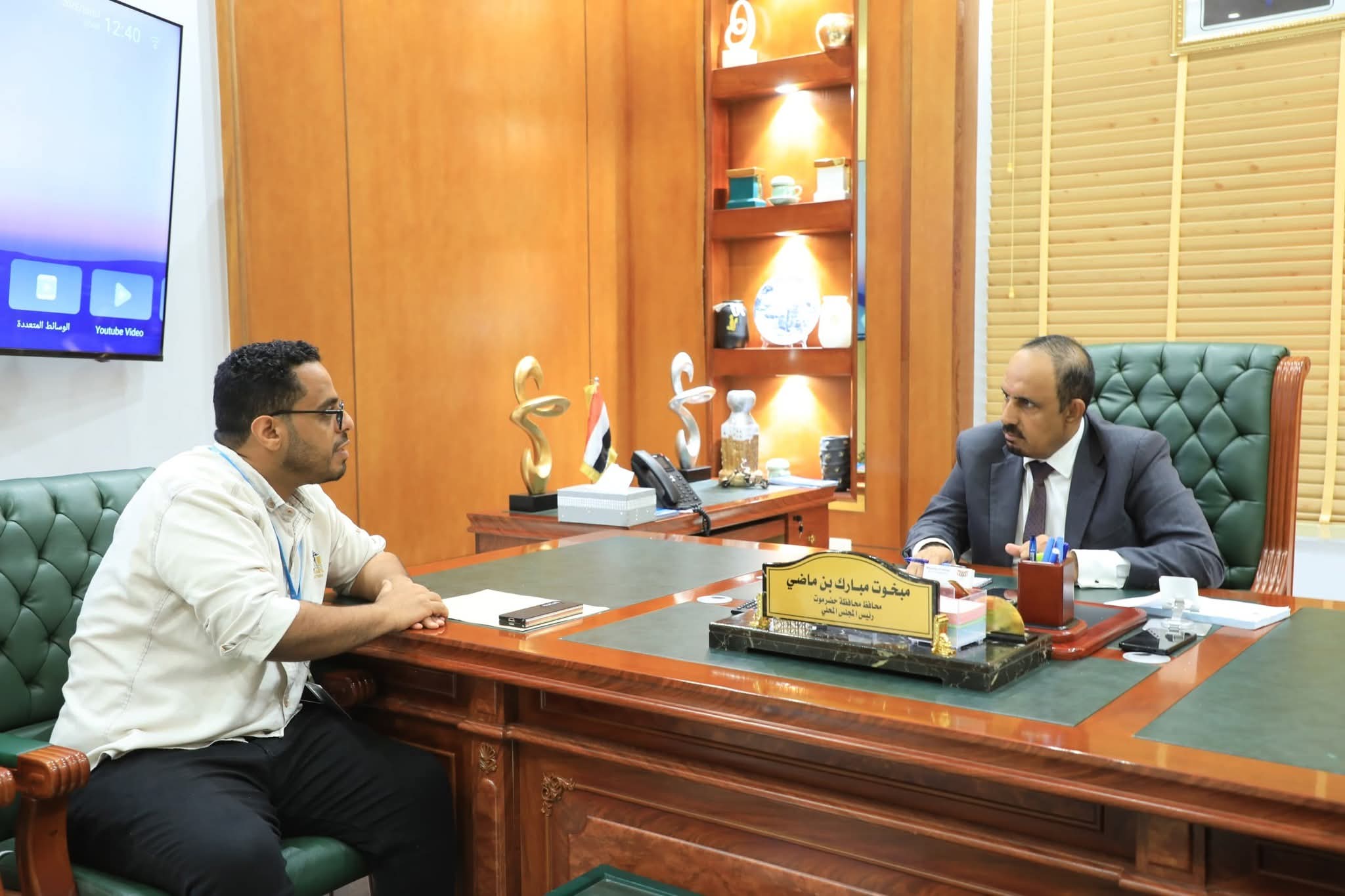 اخبار-حضرموت-|-محافظ-#حضرموت-يبحث-مع-منسق-الـ-“undp”-مستجدات-مشاريع-التنمية-واقتراب-الانتهاء-من-مركز-صادرات-#الأسماك-بالمكلا