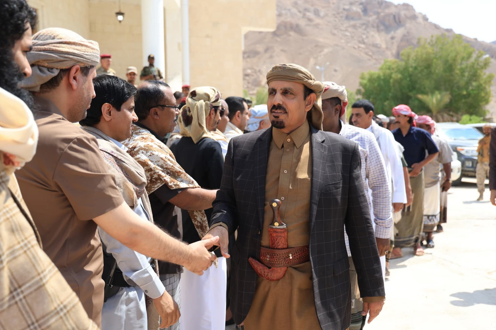 اخبار-حضرموت-|-محافظ-#حضرموت-يصل-#سيئون-ويناقش-الأوضاع-الخدمية-والأمنية-مع-قيادات-السلطة-المحلية-والعسكرية