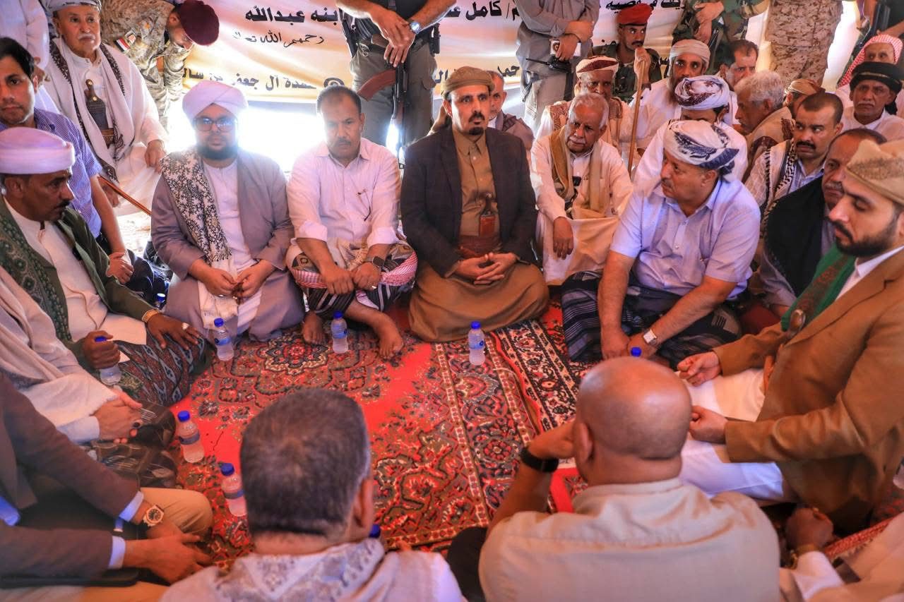 اخبار-حضرموت-|-محافظ-حضرموت-يرعى-تحكيمًا-قبليًا-لآل-كثير-في-قضية-“مقتل-أبناء-آل-طالب”-ويؤكد-أن-التسامح-ووحدة-الصف-درعنا-الحصين-في-مواجهة-الفتن