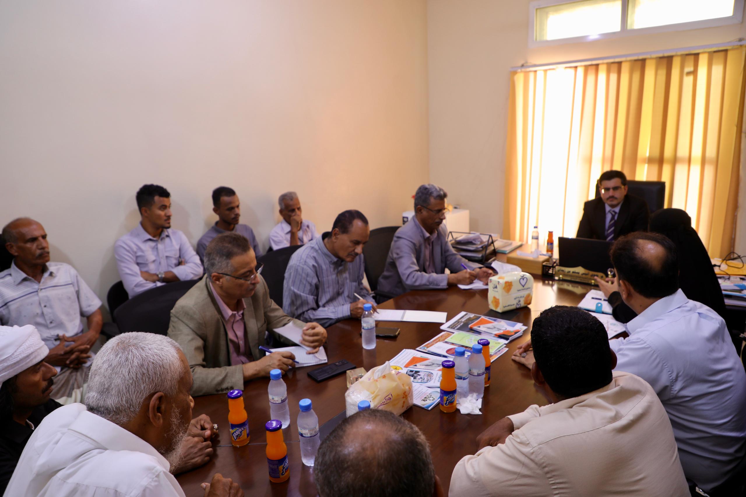 اخبار-حضرموت-|-نائب-وزير-المياه-والبيئة-بن-عفرار-يطلع-على-سير-العمل-في-فرع-الهيئة-العامة-لحماية-البيئة-بساحل-حضرموت