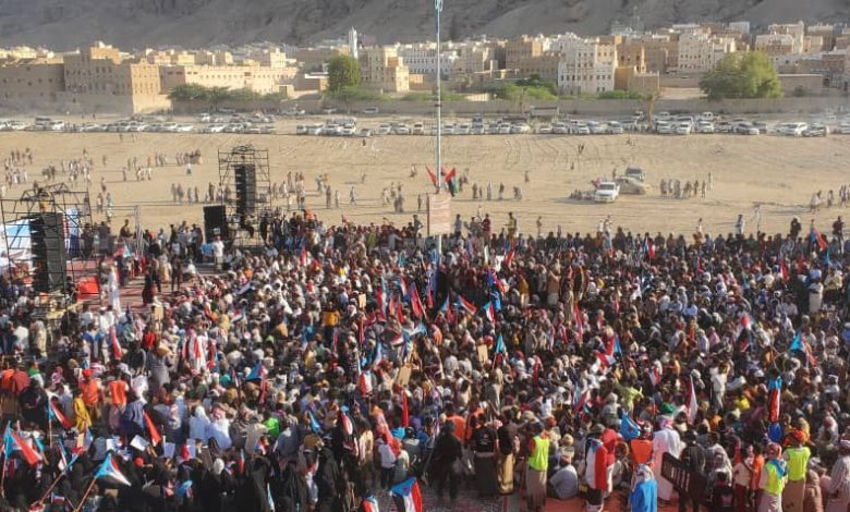 اخبار-حضرموت-|-يحدث-الانبدء-الفعالية-الجماهيرية-في-شبام.-إرادة-أسطورية-من-حضرموت-تجسد-ذكرى-ثورة-أكتوبر