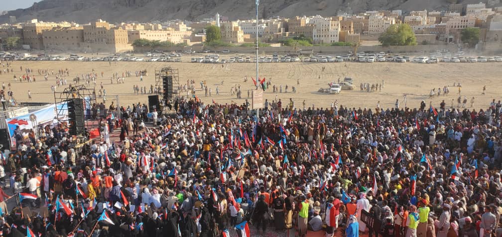 اخبار-حضرموت-|-يحدث-الانبدء-الفعالية-الجماهيرية-في-شبام.-إرادة-أسطورية-من-حضرموت-تجسد-ذكرى-ثورة-أكتوبر