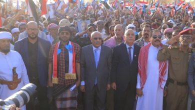 اخبار-حضرموت-|-تلبية-لدعوة-الرئيس-الزُبيدي.-مدينة-شبام-التاريخية-بمحافظة-حضرموت-تشهد-مهرجانًا-جماهيريًا-حاشداً-بمناسبة-الذكرى-الـ62-لثورة-14-أكتوبر-المجيدة