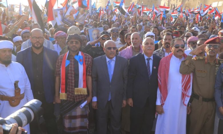 اخبار-حضرموت-|-تلبية-لدعوة-الرئيس-الزُبيدي.-مدينة-شبام-التاريخية-بمحافظة-حضرموت-تشهد-مهرجانًا-جماهيريًا-حاشداً-بمناسبة-الذكرى-الـ62-لثورة-14-أكتوبر-المجيدة