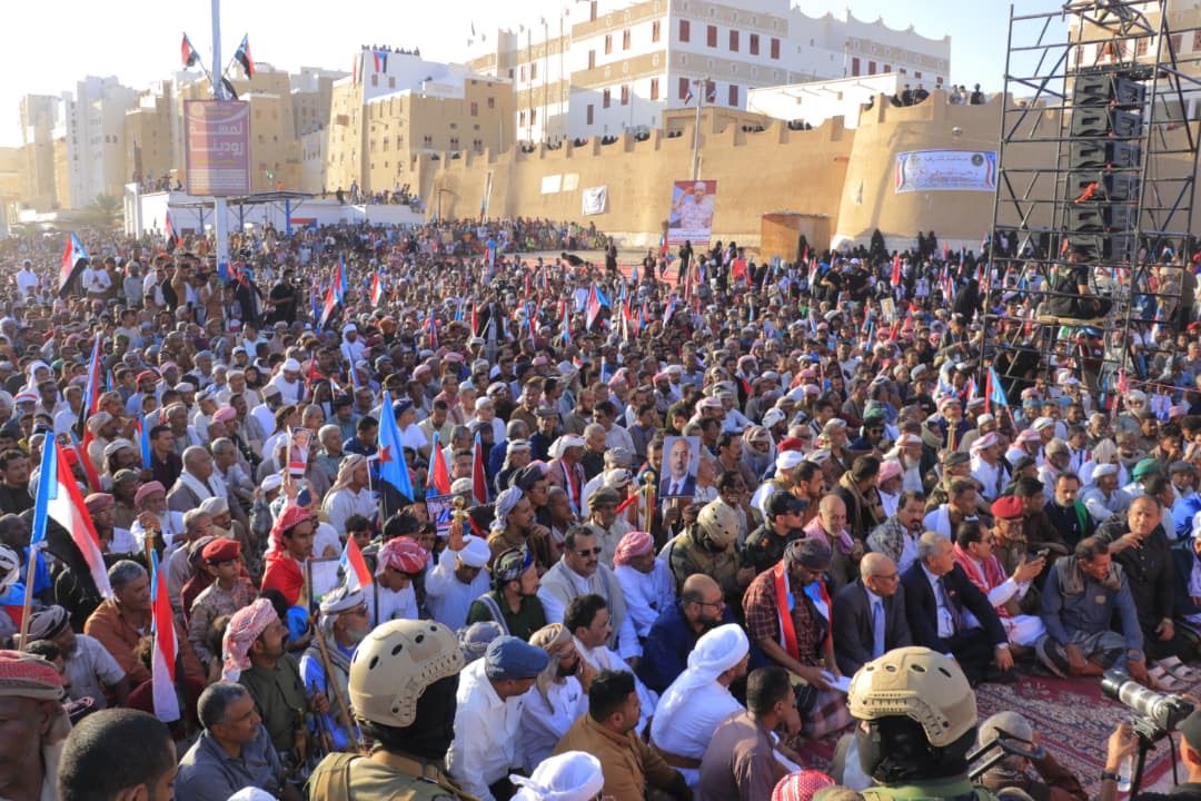 اخبار-حضرموت-|-مدينة-شبام-التاريخية-بمحافظة-حضرموت-تشهد-مهرجان-جماهيريا-حاشدا-بمناسبة-الذكرى-الـ62-لثورة-14-اكتوبر-المجيد-(بيان)