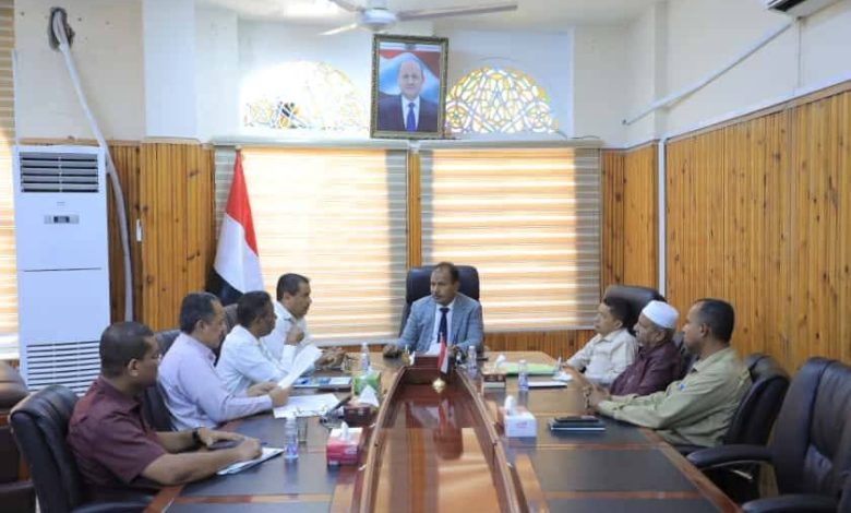 اخبار-حضرموت-|-برئاسة-الوكيل-العامري-لجنة-المناقصات-بوادي-حضرموت-ترسي-مناقصة-مشروع-روضة-بور-بعد-استكمال-التحليل-الفني 