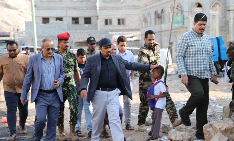 اخبار-حضرموت-|-محافظ-#حضرموت-يتفقد-سير-العمل-في-#مشاريع-تحسين-وتجميل-شوارع-وأحياء-مدينة-المكلا