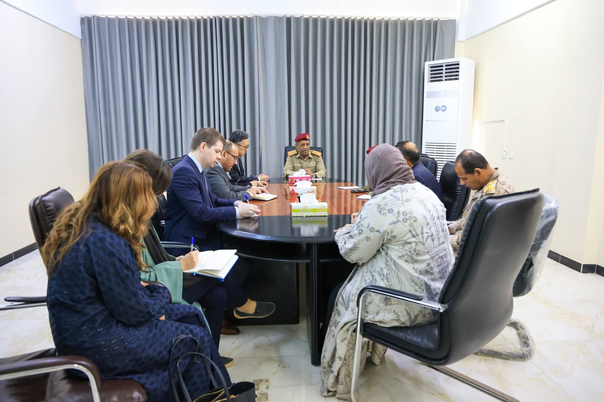 اخبار-حضرموت-|-#قائد-المنطقة-#العسكرية-الثانية-يستقبل-وفد-مكتب-المبعوث-الأممي-ويبحث-معه-مستجدات-الأوضاع-العسكرية-والأمنية-في-حضرموت