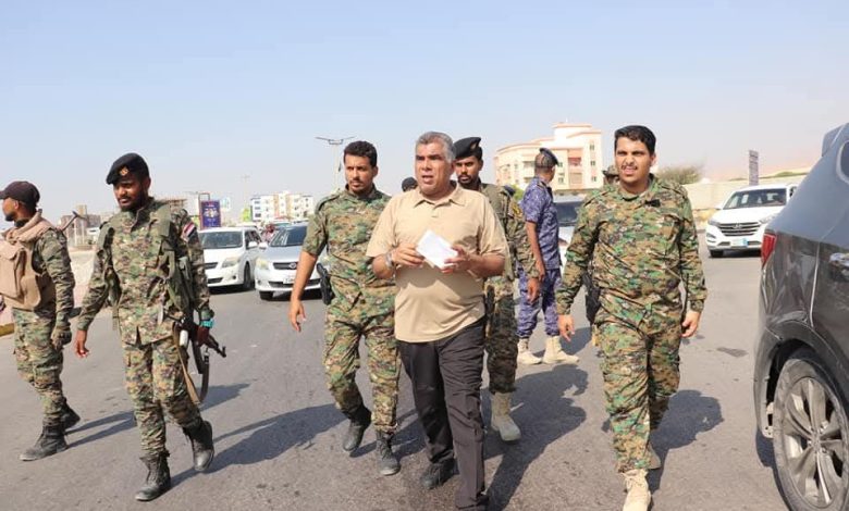 اخبار-حضرموت-|-العميد-المنهالي-يقود-#حملة-مرورية-بشوارع-المكلا-ويؤكد:-لن-نسمح-بانتشار-الجرائم-والحوادث-بسبب-المركبات-#المخالفة-والمجهولة