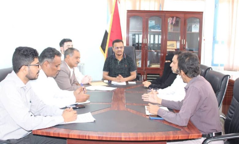 اخبار-حضرموت-|-الأمين-العام-للمجلس-المحلي-بضرموت-يناقش-مخرجات-ورشة-“إدارة-مخاطر-الكوارث-وتمويل-القدرة-على-الصمود”