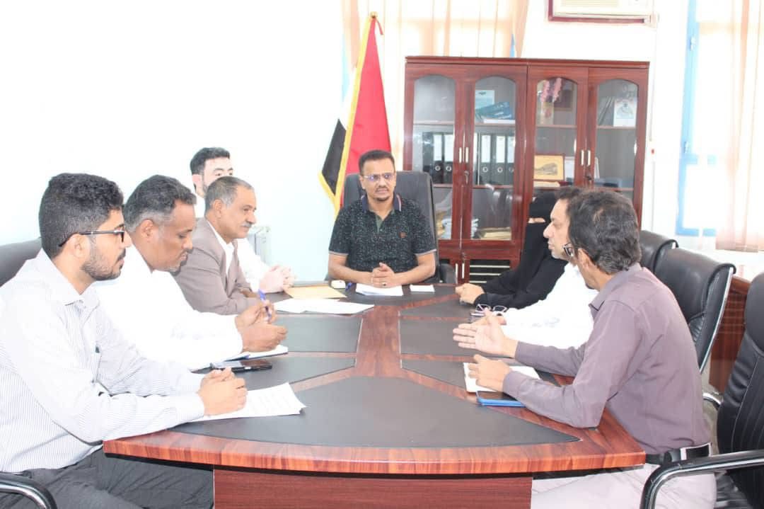 اخبار-حضرموت-|-الأمين-العام-للمجلس-المحلي-بضرموت-يناقش-مخرجات-ورشة-“إدارة-مخاطر-الكوارث-وتمويل-القدرة-على-الصمود”