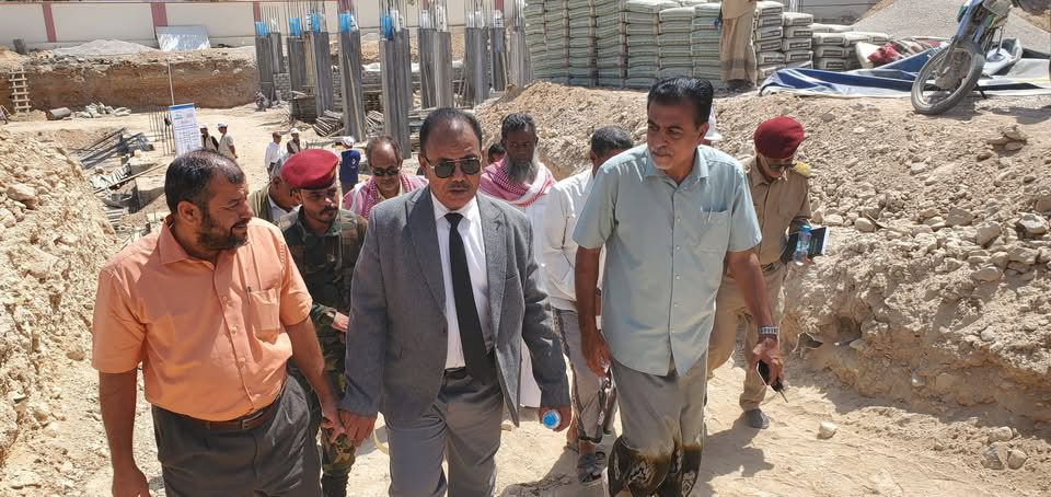 اخبار-حضرموت-|-الوكيل-العامري-يتفقد-عددًا-من-المشاريع-التنموية-بمديرية-القطن-ويشيد-بمستوى-الإنجاز-فيها
