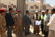 اخبار-حضرموت-|-السلطة-المحلية-بوادي-حضرموت-ومؤسسة-صلة-للتنمية-تتفقدان-سير-العمل-في-مشروع-مركز-فاطمة-بابطين-الطبي-بالقطن-(المرحلة-الأولى)