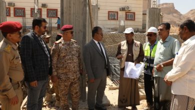 اخبار-حضرموت-|-السلطة-المحلية-بوادي-حضرموت-ومؤسسة-صلة-للتنمية-تتفقدان-سير-العمل-في-مشروع-مركز-فاطمة-بابطين-الطبي-بالقطن-(المرحلة-الأولى)