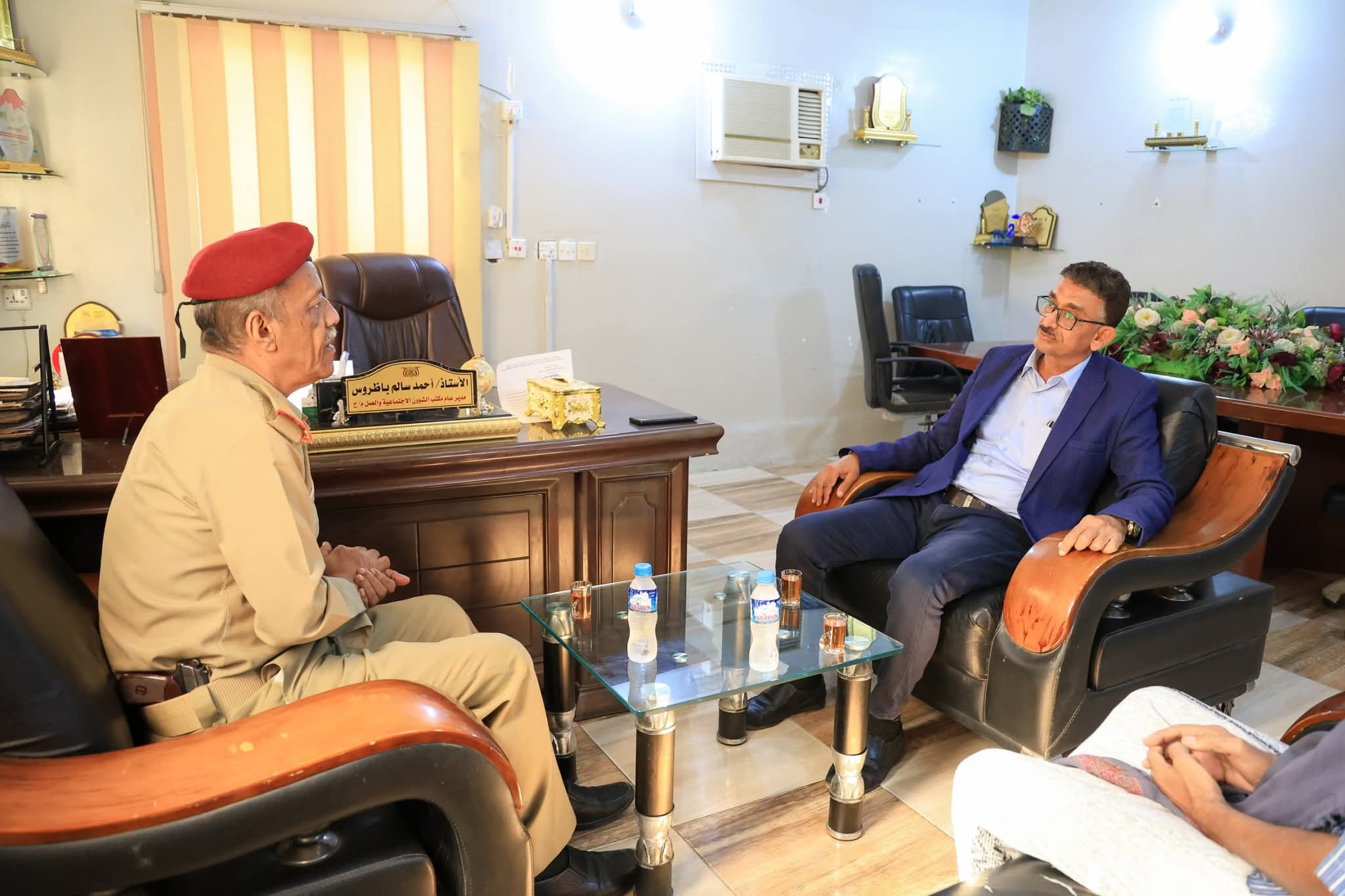 اخبار-حضرموت-|-اللواء-بارجاش-يزور-مدير-عام-مكتب-الشؤون-#الاجتماعية-والعمل-بساحل-#حضرموت