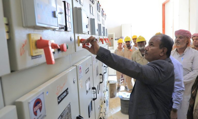 اخبار-حضرموت-|-وكيل-المحافظة-العامري-يدشّن-تشغيل-مشروع-11-ك.ف-جديد-لتغذية-منطقة-تاربة