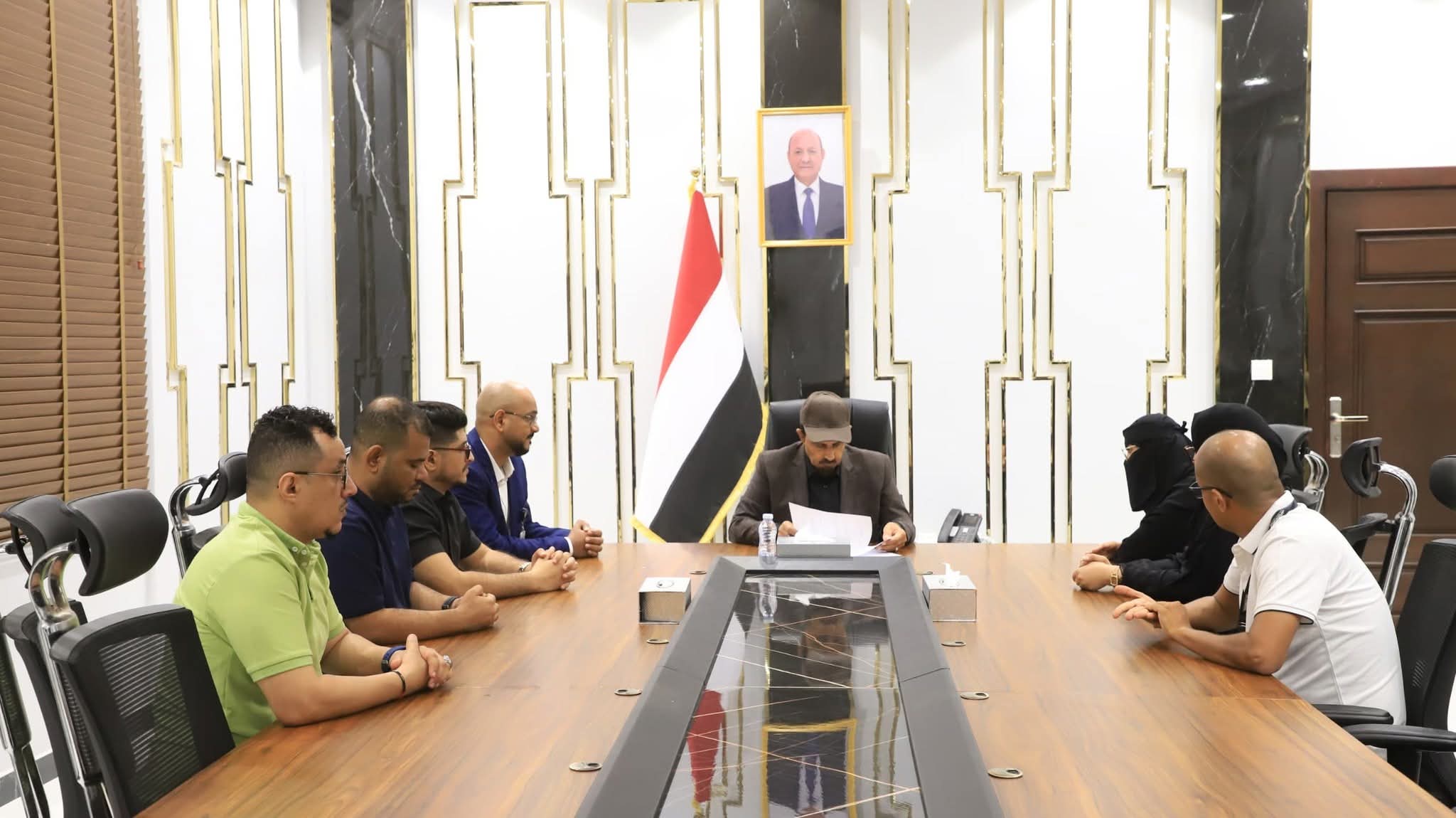 اخبار-حضرموت-|-محافظ-#حضرموت-يشيد-بمشروع-“أمن”-لتعزيز-مكافحة-جرائم-الابتزاز-#الإلكتروني