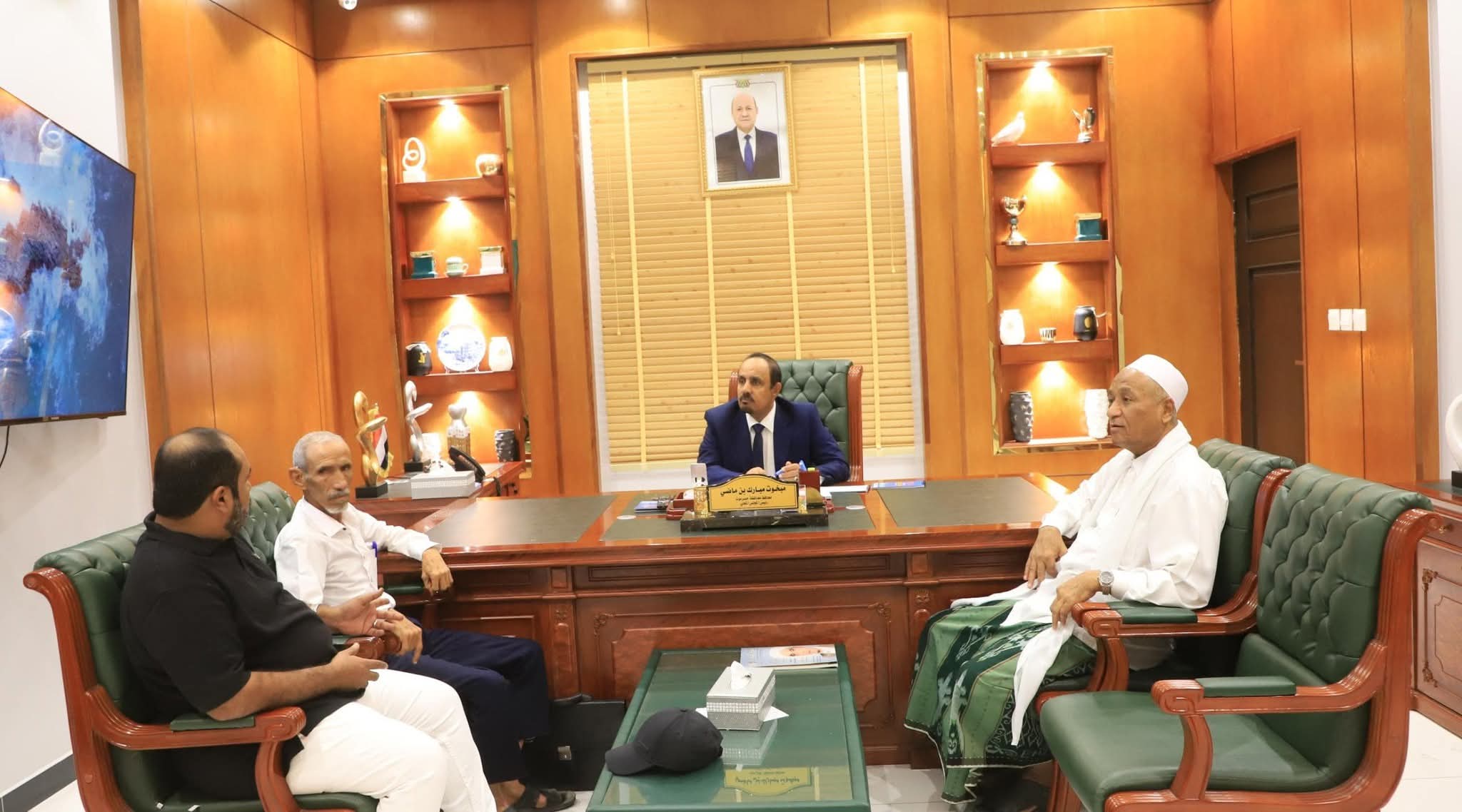 اخبار-حضرموت-|-محافظ-#حضرموت-يوجّه-بزيادة-مخصص-#كهرباء-دوعن-لتحسين-الخدمة-والتخفيف-عن-المواطنين